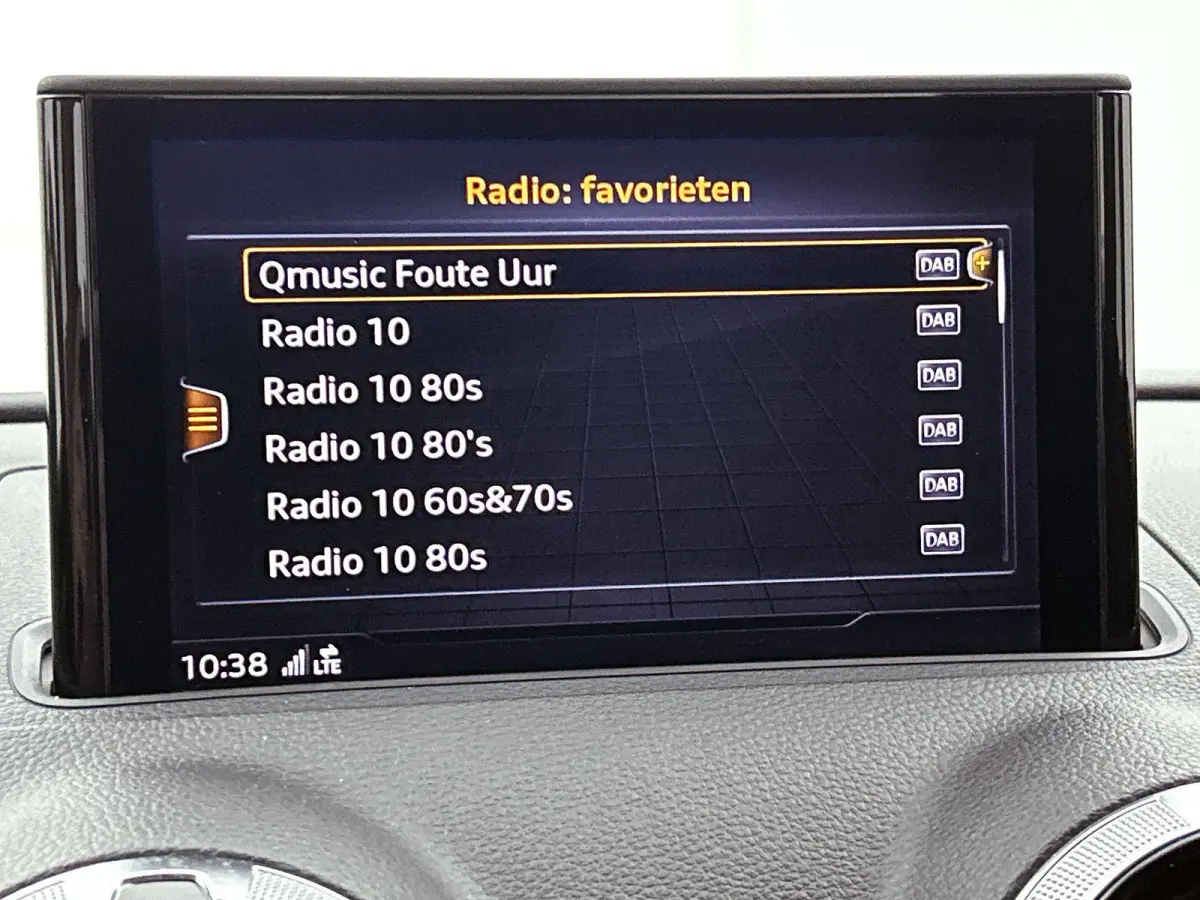 30 TFSI Advance Sport | Navigatie | Airco | Stoelverwarming | 18 Inch Zwarte Velgen | Cruise control |