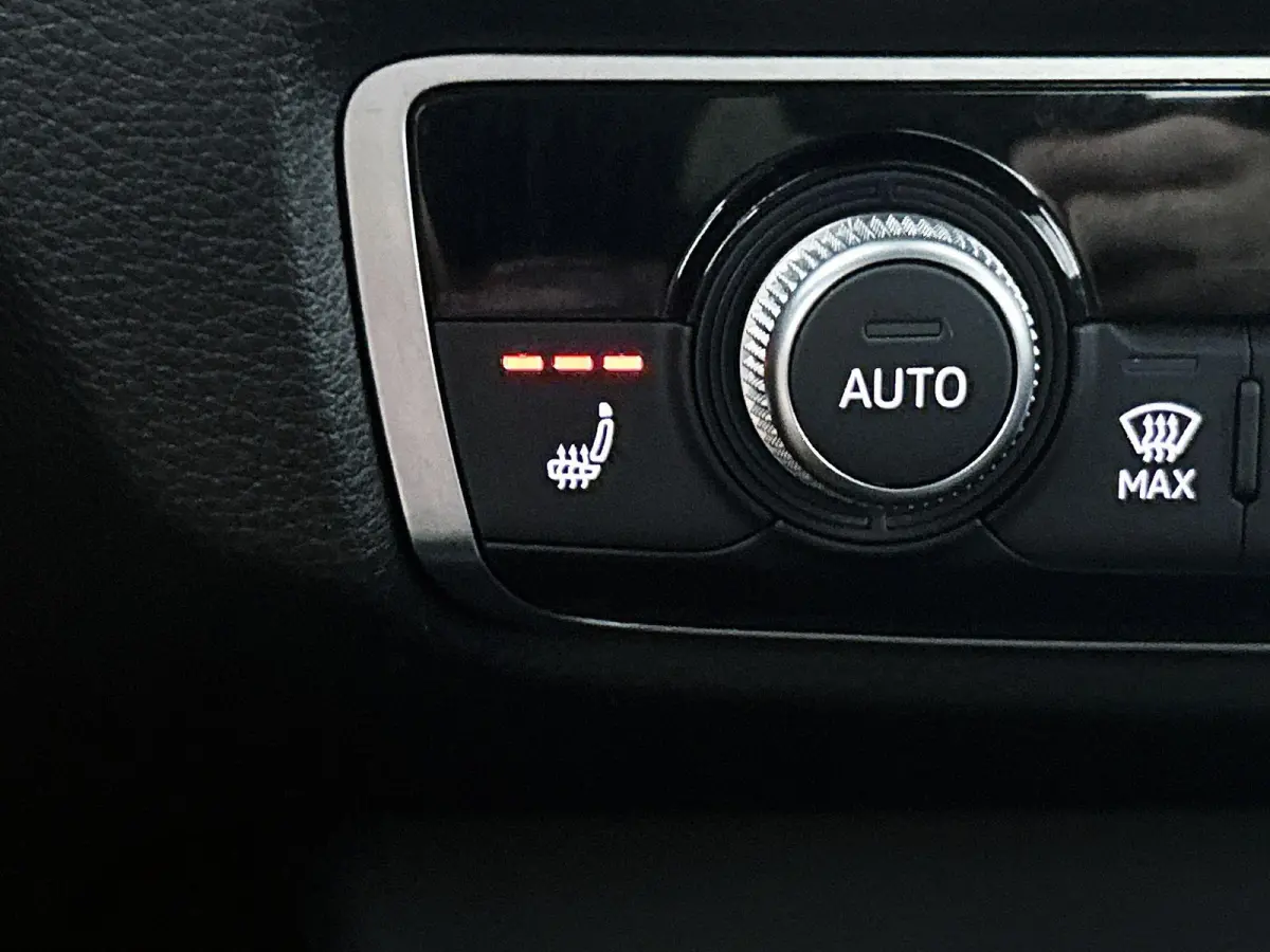 30 TFSI Advance Sport | Navigatie | Airco | Stoelverwarming | 18 Inch Zwarte Velgen | Cruise control |