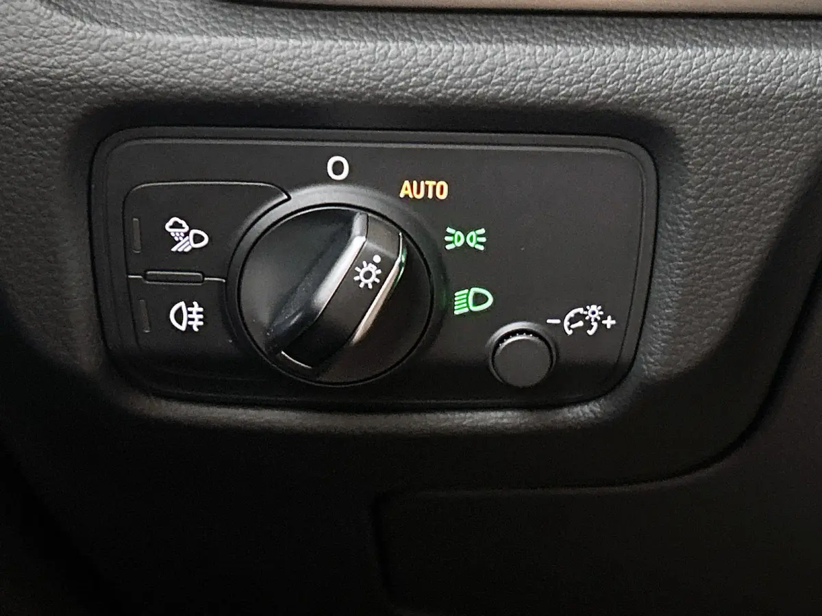30 TFSI Advance Sport | Navigatie | Airco | Stoelverwarming | 18 Inch Zwarte Velgen | Cruise control |