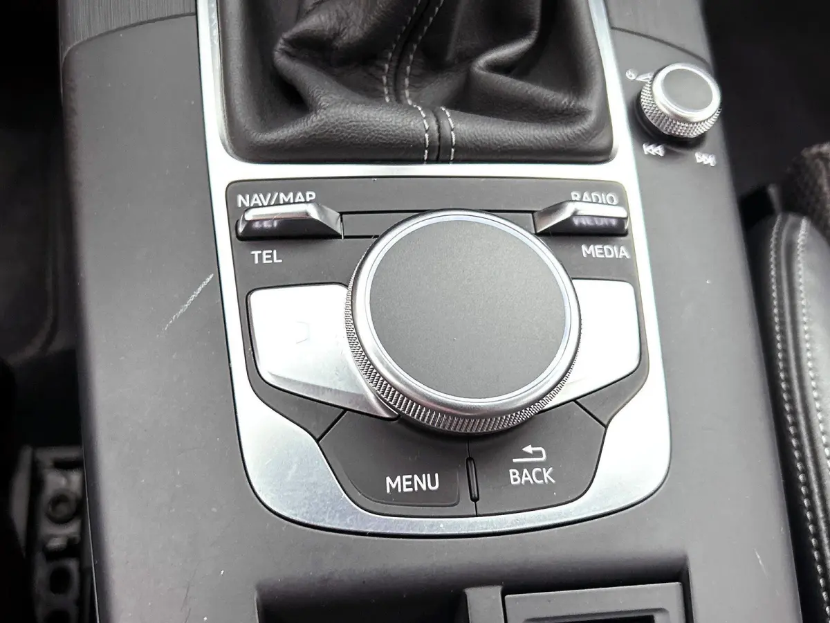 30 TFSI Advance Sport | Navigatie | Airco | Stoelverwarming | 18 Inch Zwarte Velgen | Cruise control |