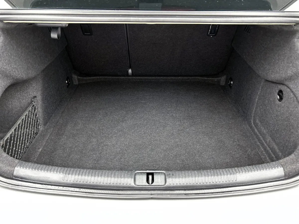 30 TFSI Advance Sport | Navigatie | Airco | Stoelverwarming | 18 Inch Zwarte Velgen | Cruise control |