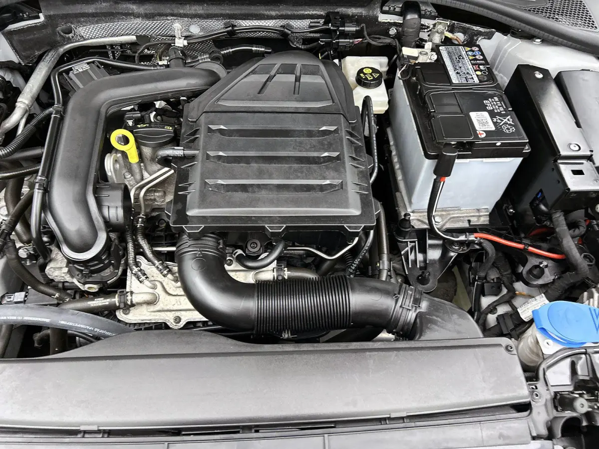 30 TFSI Advance Sport | Navigatie | Airco | Stoelverwarming | 18 Inch Zwarte Velgen | Cruise control |