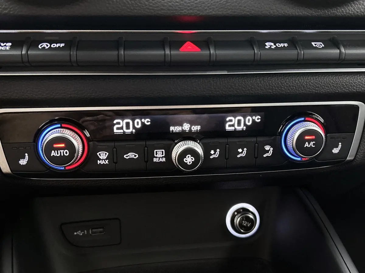30 TFSI Advance Sport | Navigatie | Airco | Stoelverwarming | 18 Inch Zwarte Velgen | Cruise control |