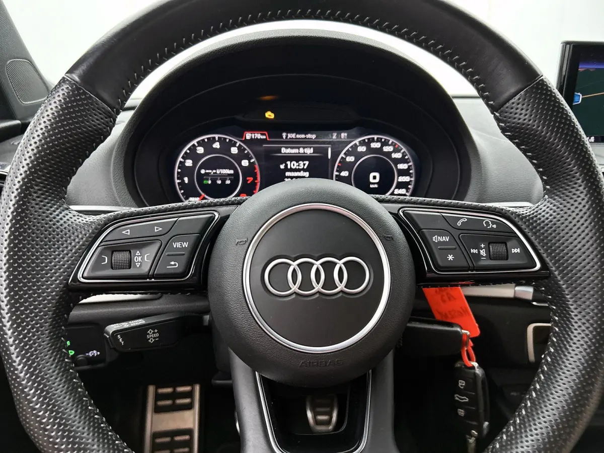 30 TFSI Advance Sport | Navigatie | Airco | Stoelverwarming | 18 Inch Zwarte Velgen | Cruise control |