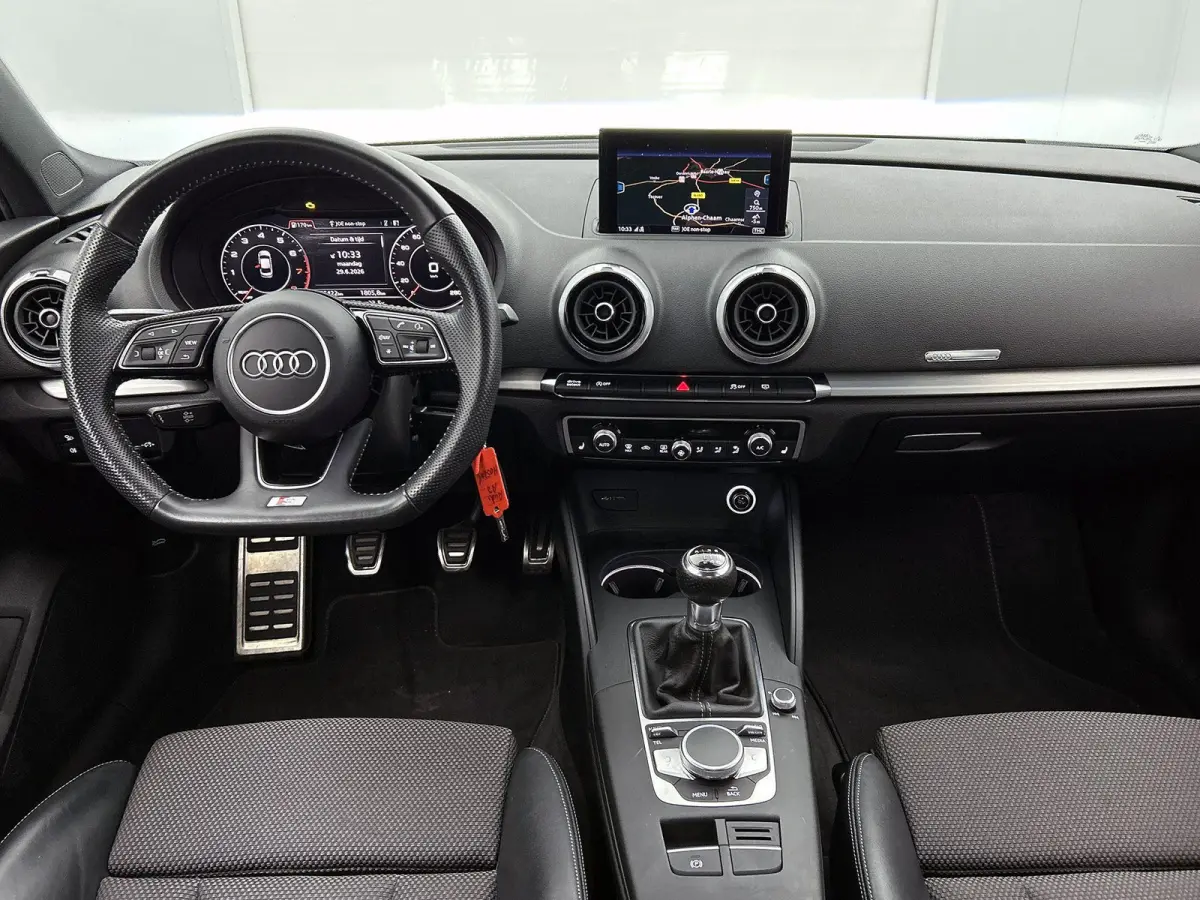 30 TFSI Advance Sport | Navigatie | Airco | Stoelverwarming | 18 Inch Zwarte Velgen | Cruise control |