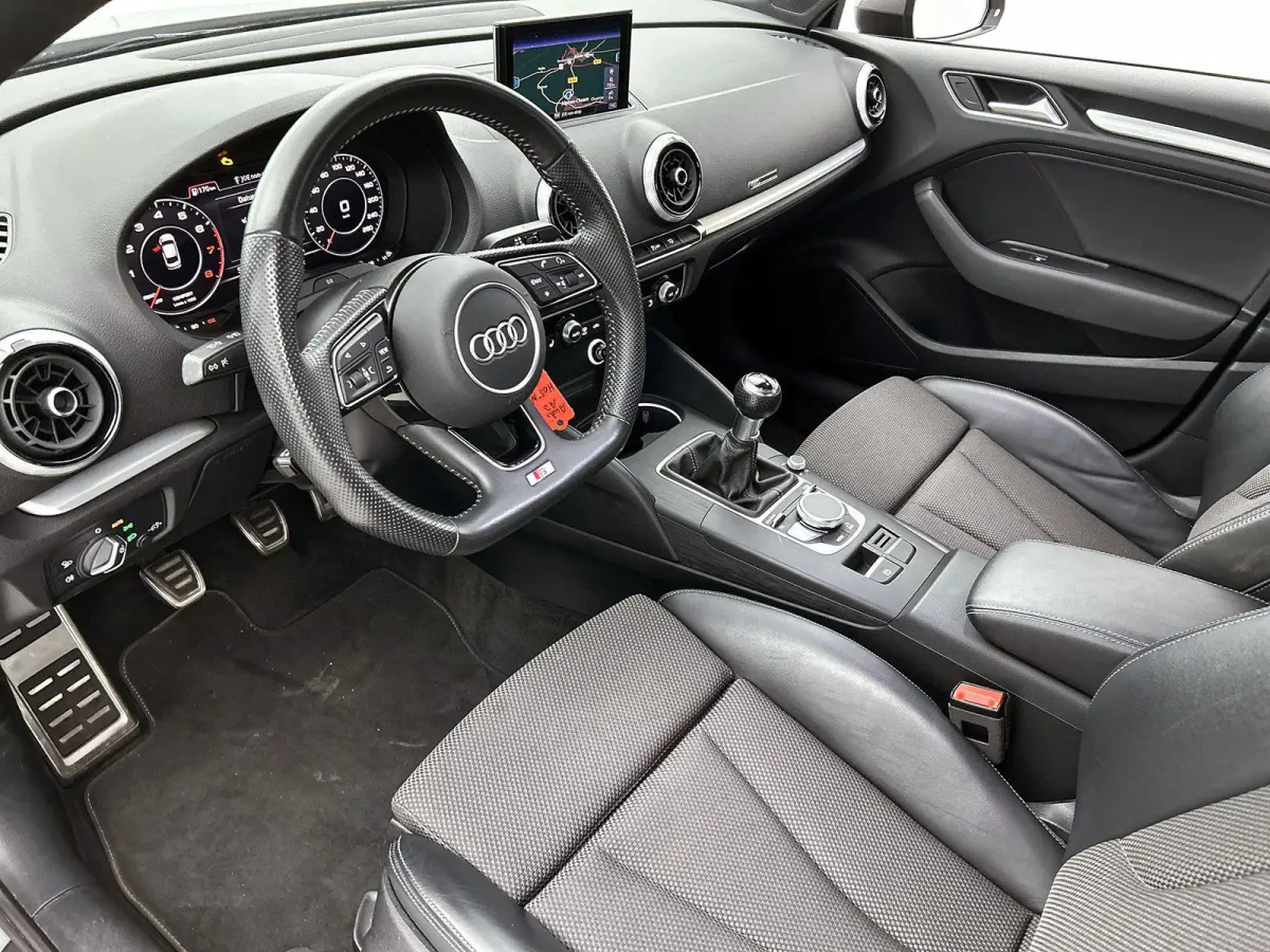 30 TFSI Advance Sport | Navigatie | Airco | Stoelverwarming | 18 Inch Zwarte Velgen | Cruise control |