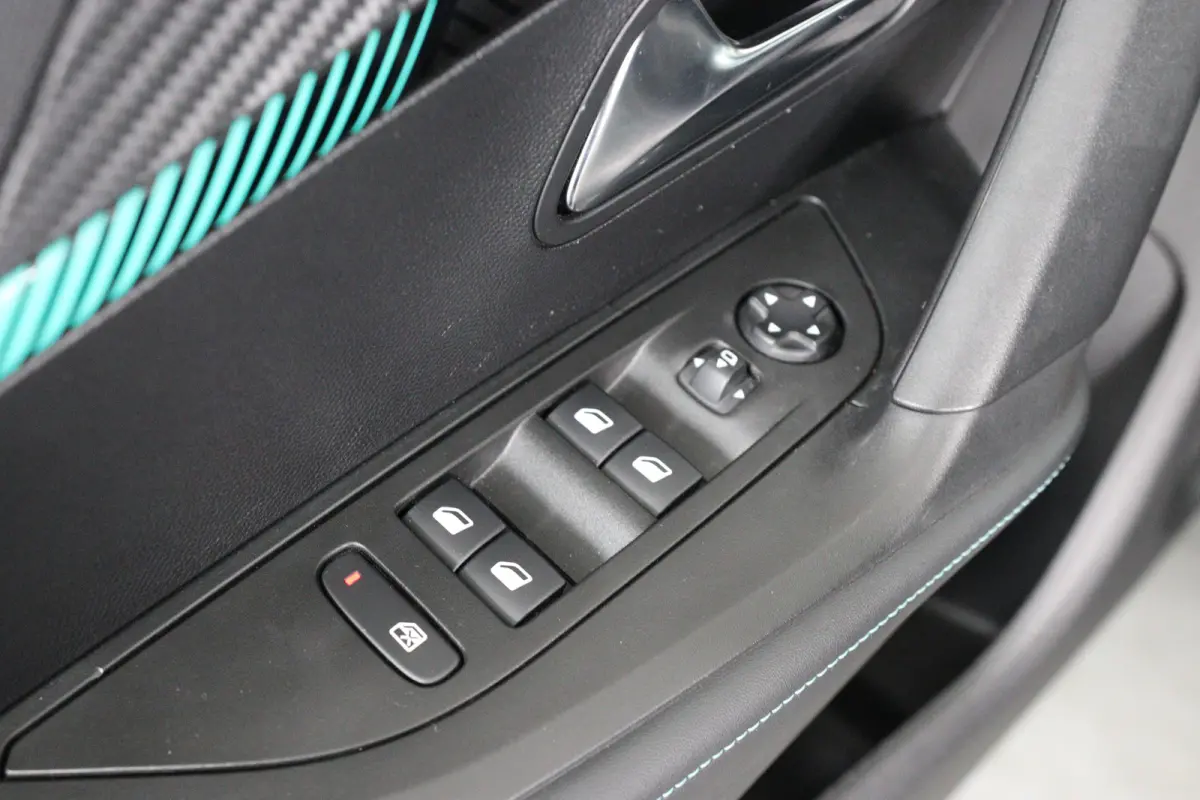 EV Allure 50 kWh | Dealer Onderhouden! | SOH 99% | 1e Eigenaar! | Navi By App | Clima | Cruise Control | Parkeersensoren | DAB | LED | Lichtmetalen Velgen
