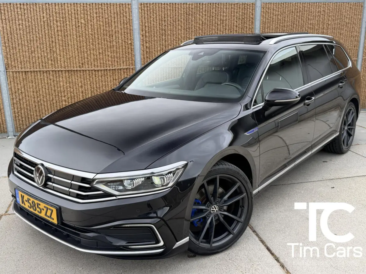1.4 TSI PHEV GTE Business Automaat | Leren bekleding | Panoramadak | Elektrisch verstelbare voorstoelen | Trekhaak uitklapbaar | Stoelverwarming | Adaptieve cruise control | Achteruitrijcame