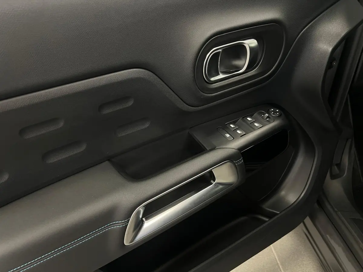 1.2 HYBRID 145PK AUTOMAAT PLUS UITV. / NAVI / STOEL-VERW. / KEYLESS / CAMERA / CRUISE.C /