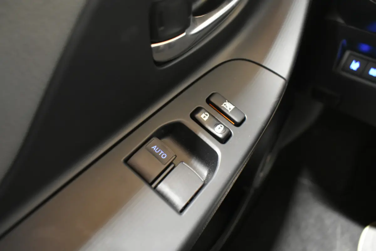 1.5 Hybrid Active Camera Cruise Climate Control