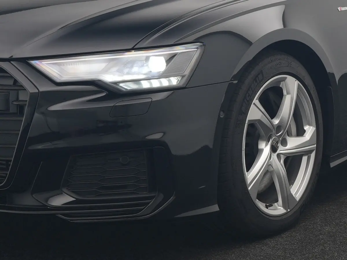 50 TFSI e Quattro 2x S Line PHEV 300pk Dealer O.H. | Trekhaak Af Fabriek | Panodak | Adaptive Cruise | Camera | Lederen Sportstoelen & Stuur Verwarmd | Blis | Sfeerverlichting | Apple Carpla