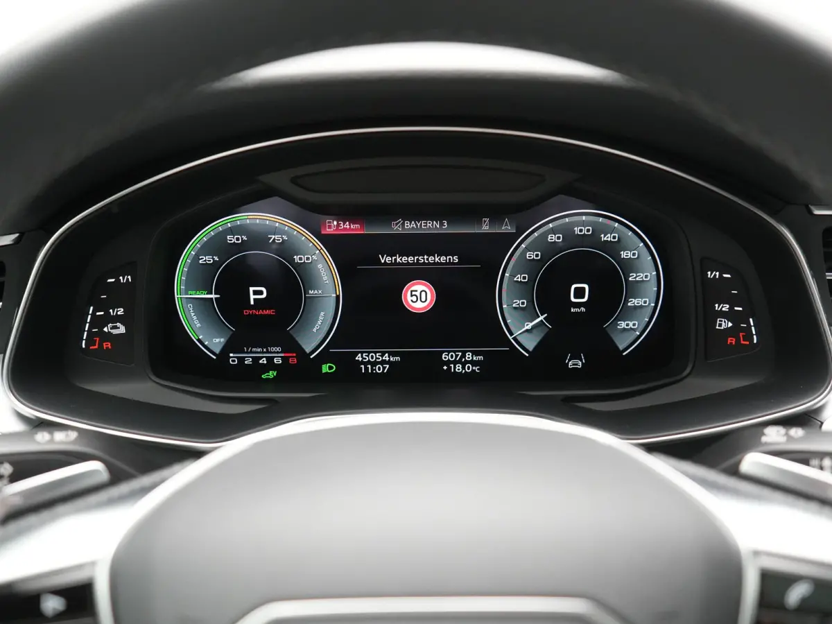 50 TFSI e Quattro 2x S Line PHEV 300pk Dealer O.H. | Trekhaak Af Fabriek | Panodak | Adaptive Cruise | Camera | Lederen Sportstoelen & Stuur Verwarmd | Blis | Sfeerverlichting | Apple Carpla