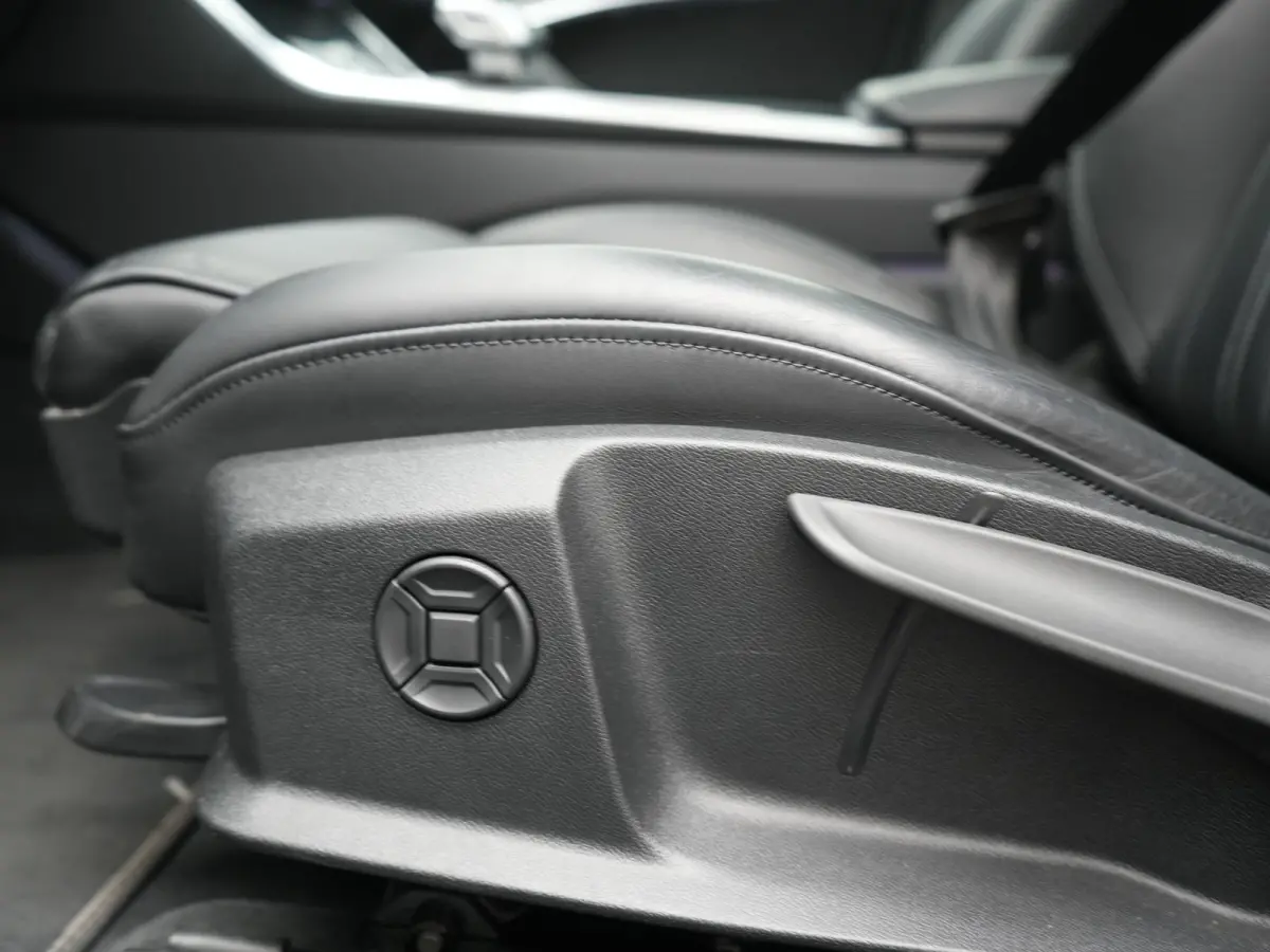 50 TFSI e Quattro 2x S Line PHEV 300pk Dealer O.H. | Trekhaak Af Fabriek | Panodak | Adaptive Cruise | Camera | Lederen Sportstoelen & Stuur Verwarmd | Blis | Sfeerverlichting | Apple Carpla