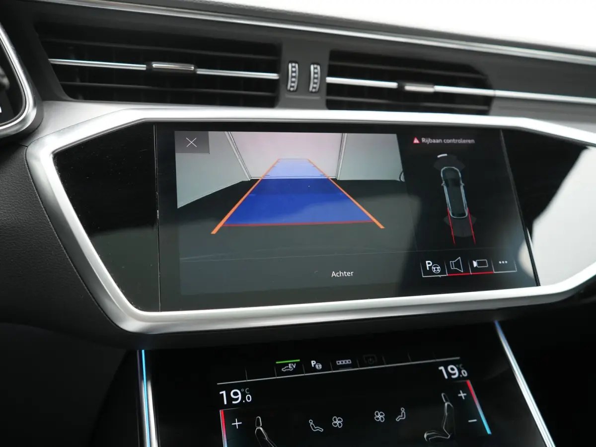 50 TFSI e Quattro 2x S Line PHEV 300pk Dealer O.H. | Trekhaak Af Fabriek | Panodak | Adaptive Cruise | Camera | Lederen Sportstoelen & Stuur Verwarmd | Blis | Sfeerverlichting | Apple Carpla