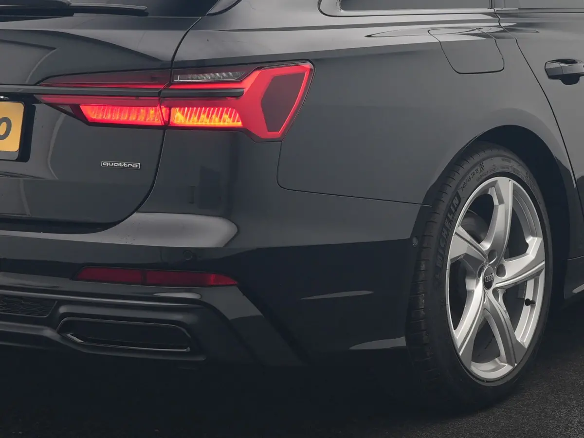 50 TFSI e Quattro 2x S Line PHEV 300pk Dealer O.H. | Trekhaak Af Fabriek | Panodak | Adaptive Cruise | Camera | Lederen Sportstoelen & Stuur Verwarmd | Blis | Sfeerverlichting | Apple Carpla