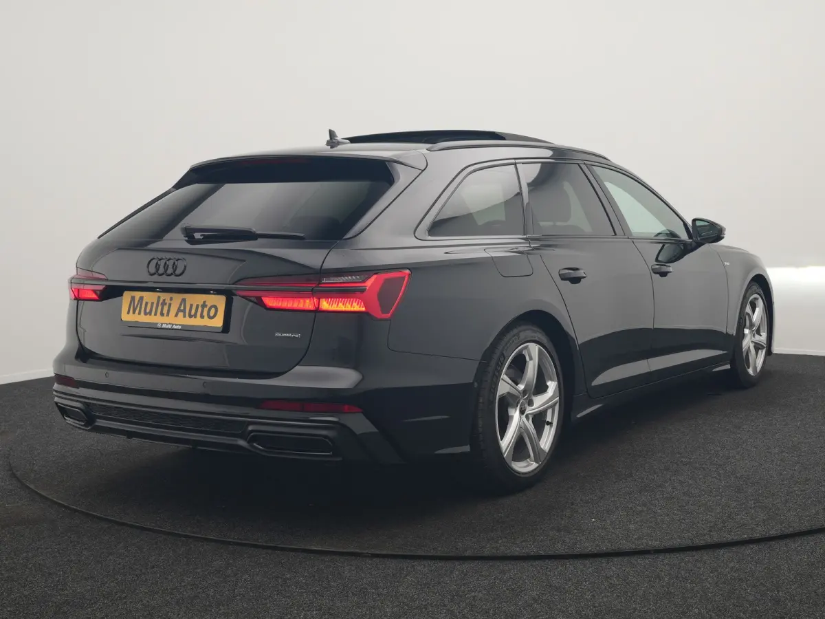 50 TFSI e Quattro 2x S Line PHEV 300pk Dealer O.H. | Trekhaak Af Fabriek | Panodak | Adaptive Cruise | Camera | Lederen Sportstoelen & Stuur Verwarmd | Blis | Sfeerverlichting | Apple Carpla