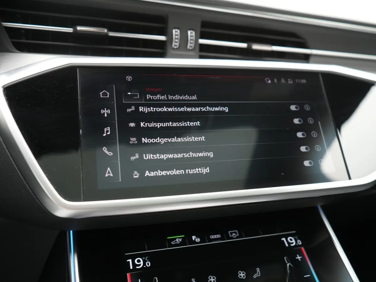 50 TFSI e Quattro 2x S Line PHEV 300pk Dealer O.H. | Trekhaak Af Fabriek | Panodak | Adaptive Cruise | Camera | Lederen Sportstoelen & Stuur Verwarmd | Blis | Sfeerverlichting | Apple Carpla