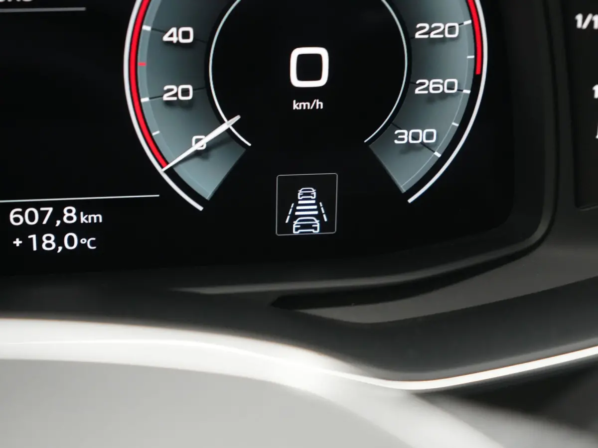 50 TFSI e Quattro 2x S Line PHEV 300pk Dealer O.H. | Trekhaak Af Fabriek | Panodak | Adaptive Cruise | Camera | Lederen Sportstoelen & Stuur Verwarmd | Blis | Sfeerverlichting | Apple Carpla