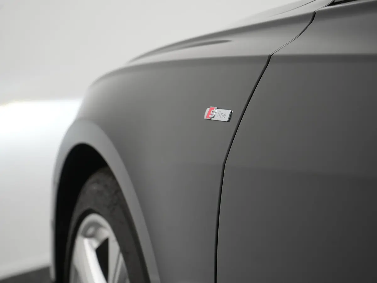 50 TFSI e Quattro 2x S Line PHEV 300pk Dealer O.H. | Trekhaak Af Fabriek | Panodak | Adaptive Cruise | Camera | Lederen Sportstoelen & Stuur Verwarmd | Blis | Sfeerverlichting | Apple Carpla