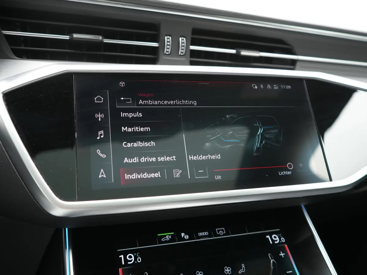 50 TFSI e Quattro 2x S Line PHEV 300pk Dealer O.H. | Trekhaak Af Fabriek | Panodak | Adaptive Cruise | Camera | Lederen Sportstoelen & Stuur Verwarmd | Blis | Sfeerverlichting | Apple Carpla