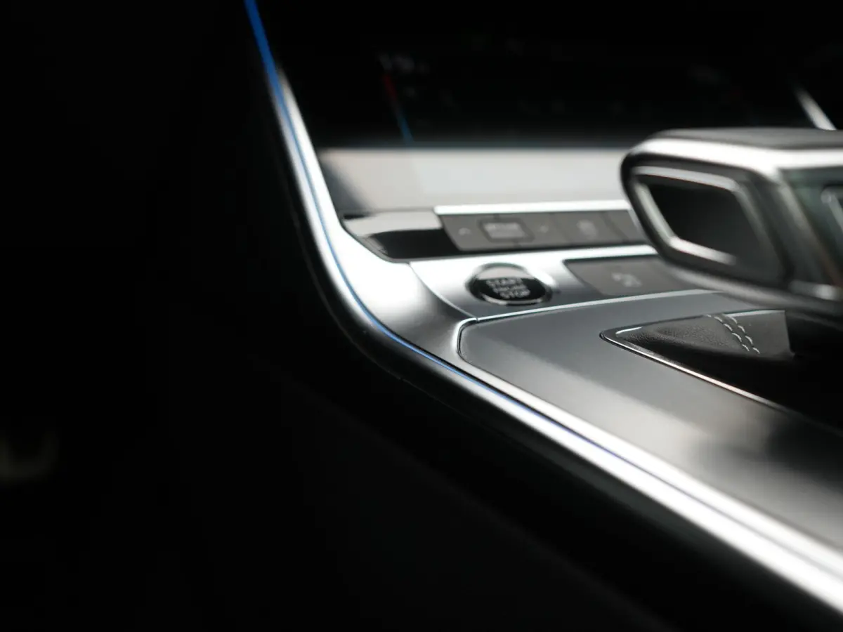 50 TFSI e Quattro 2x S Line PHEV 300pk Dealer O.H. | Trekhaak Af Fabriek | Panodak | Adaptive Cruise | Camera | Lederen Sportstoelen & Stuur Verwarmd | Blis | Sfeerverlichting | Apple Carpla