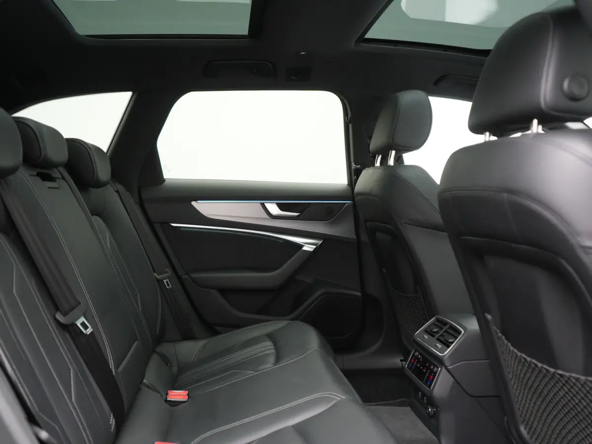 50 TFSI e Quattro 2x S Line PHEV 300pk Dealer O.H. | Trekhaak Af Fabriek | Panodak | Adaptive Cruise | Camera | Lederen Sportstoelen & Stuur Verwarmd | Blis | Sfeerverlichting | Apple Carpla