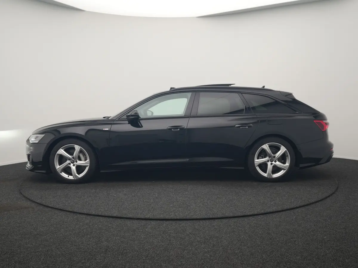 50 TFSI e Quattro 2x S Line PHEV 300pk Dealer O.H. | Trekhaak Af Fabriek | Panodak | Adaptive Cruise | Camera | Lederen Sportstoelen & Stuur Verwarmd | Blis | Sfeerverlichting | Apple Carpla