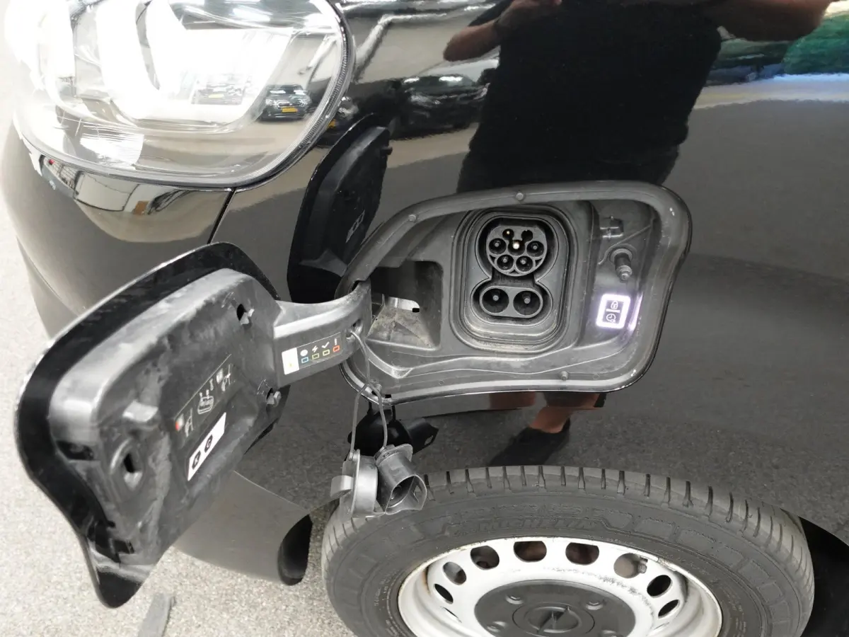 L3H1 75 kWh 9-persoons PERSONENBUS Airco Navi PDCA Sidebars