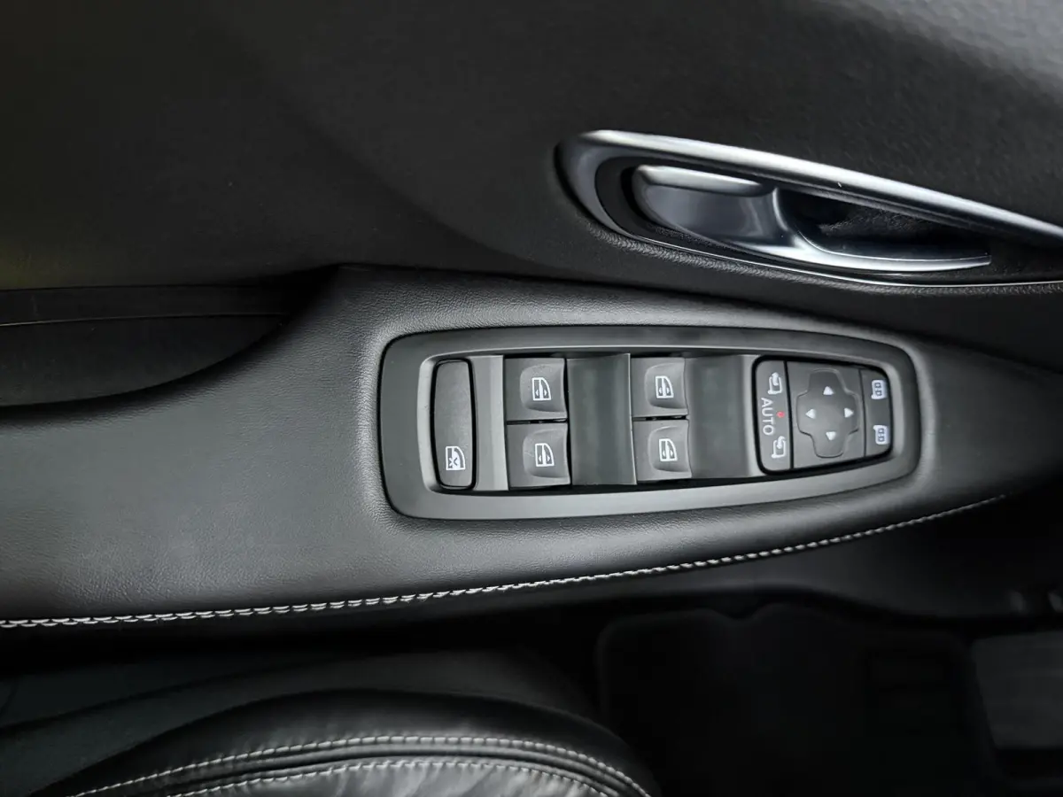 Energy TCe 160 EDC Initiale Paris | Trekhaak | Lederen Bekleding | Bose Audio |