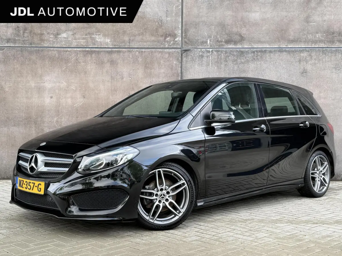 180 Business Solution AMG | Trekhaak | CarPlay | Camera | Automaat | Cruise control | Dealer onderhouden! |