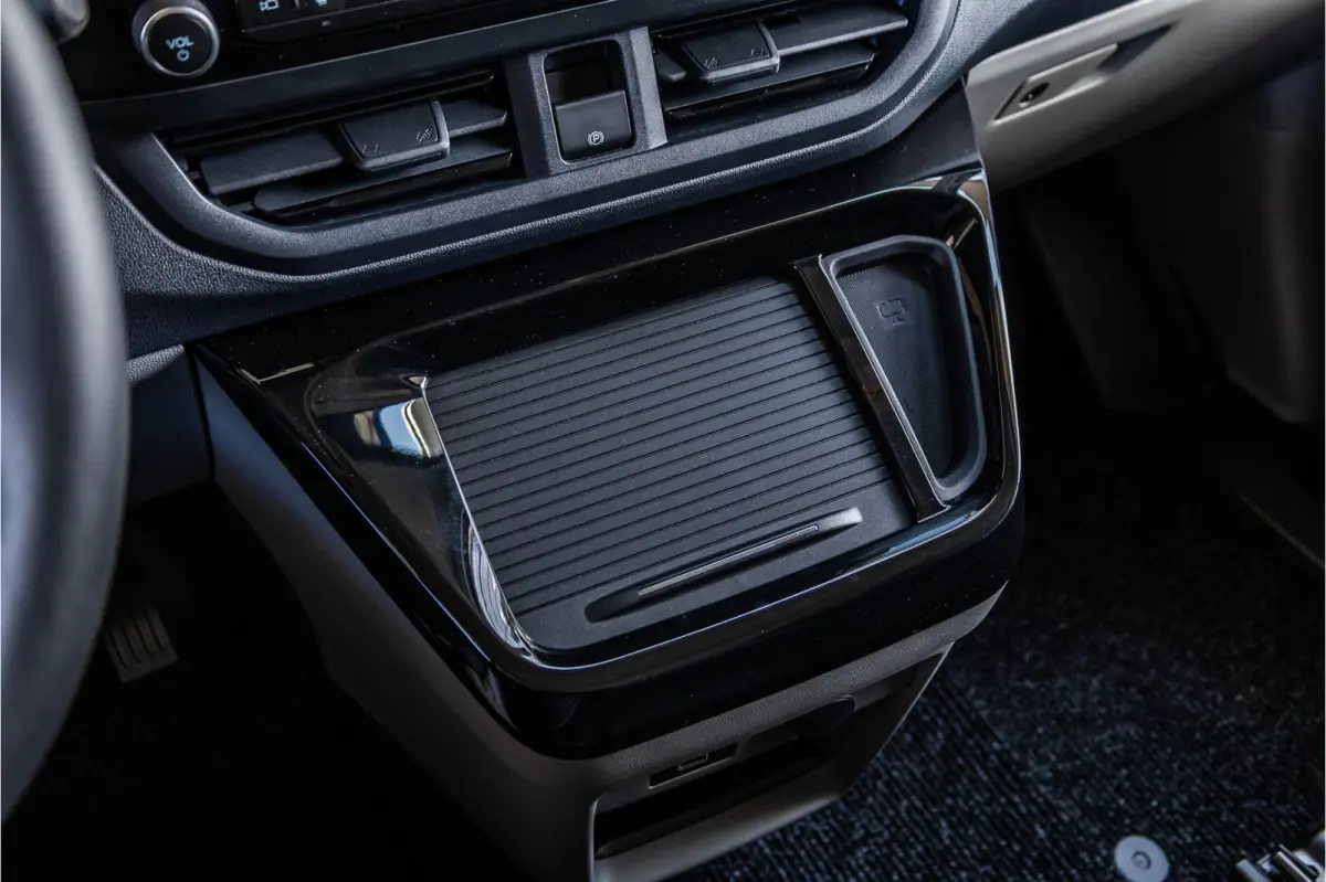 340 L2H1 DC Sport 65 kWh | Dubbel cabine | 350 KM Range | 360 Camera | Driving Assistant | L+R Schuifdeur | DSS LED | Middenconsole | 5-Zitter | Navigatie | CarPlay | ACC | Blind Spot | Stuu