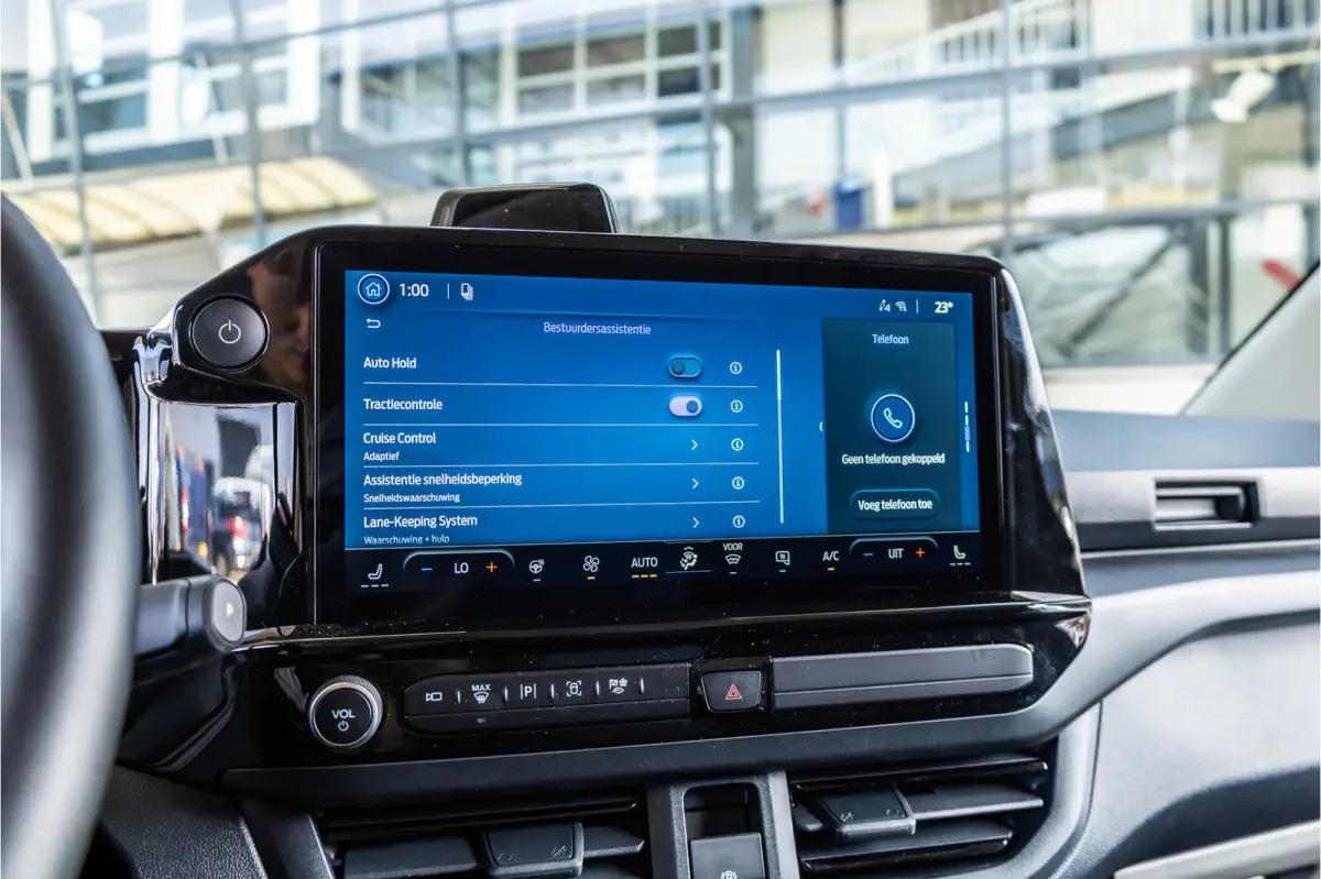 340 L2H1 DC Sport 65 kWh | Dubbel cabine | 350 KM Range | 360 Camera | Driving Assistant | L+R Schuifdeur | DSS LED | Middenconsole | 5-Zitter | Navigatie | CarPlay | ACC | Blind Spot | Stuu