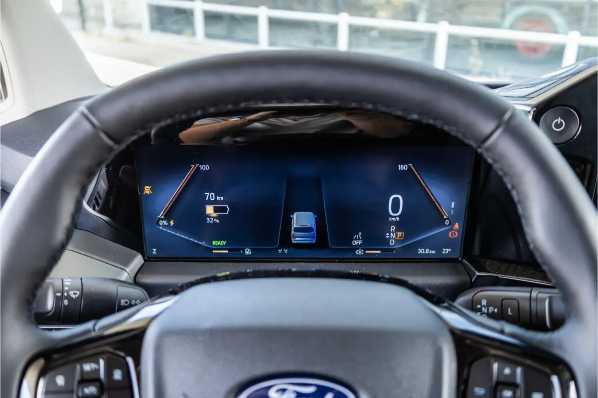 340 L2H1 DC Sport 65 kWh | Dubbel cabine | 350 KM Range | 360 Camera | Driving Assistant | L+R Schuifdeur | DSS LED | Middenconsole | 5-Zitter | Navigatie | CarPlay | ACC | Blind Spot | Stuu