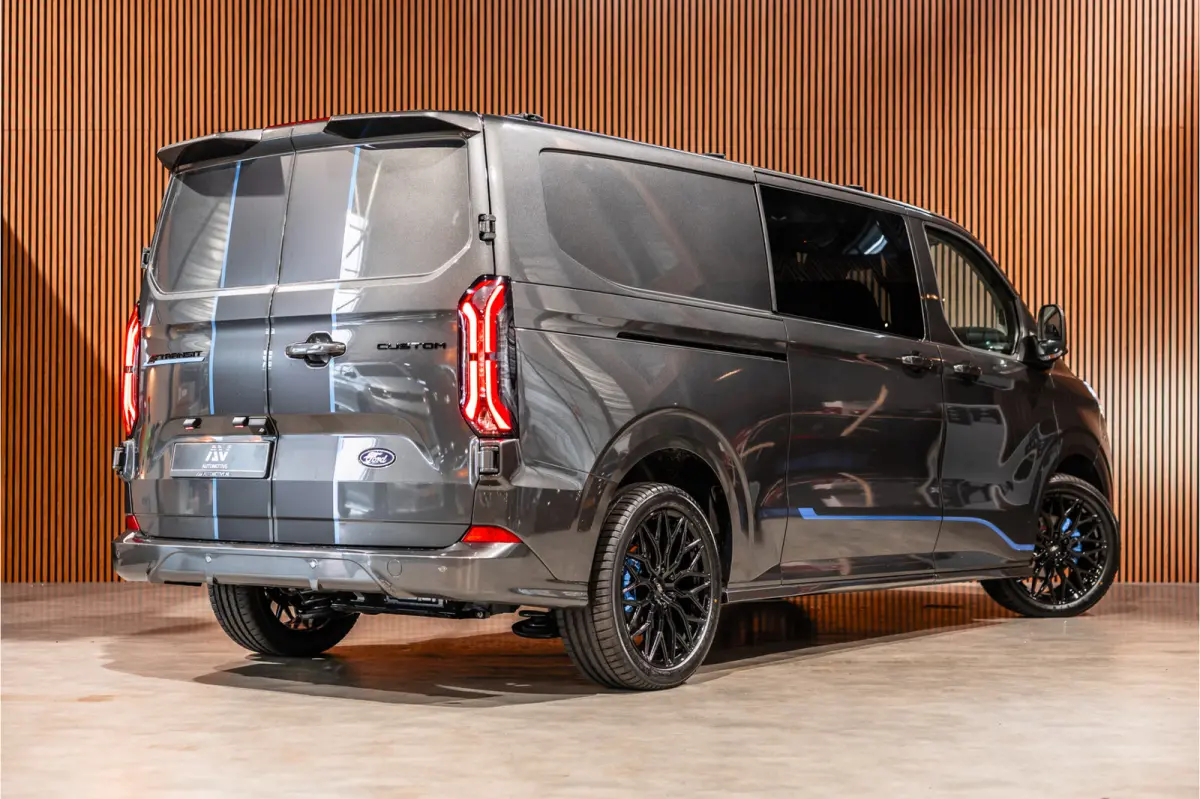 340 L2H1 DC Sport 65 kWh | Dubbel cabine | 350 KM Range | 360 Camera | Driving Assistant | L+R Schuifdeur | DSS LED | Middenconsole | 5-Zitter | Navigatie | CarPlay | ACC | Blind Spot | Stuu