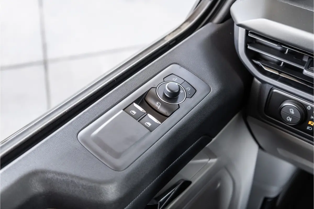 340 L2H1 DC Sport 65 kWh | Dubbel cabine | 350 KM Range | 360 Camera | Driving Assistant | L+R Schuifdeur | DSS LED | Middenconsole | 5-Zitter | Navigatie | CarPlay | ACC | Blind Spot | Stuu