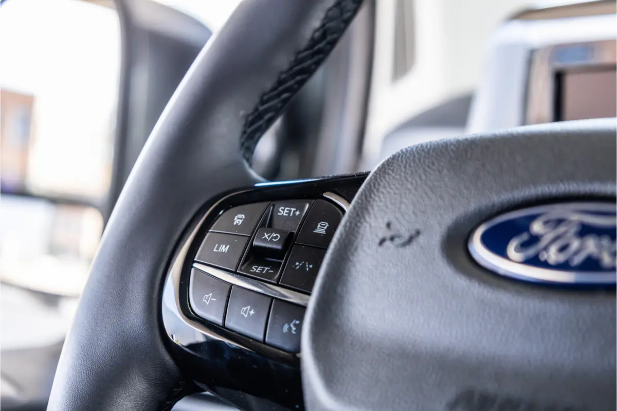 340 L2H1 DC Sport 65 kWh | Dubbel cabine | 350 KM Range | 360 Camera | Driving Assistant | L+R Schuifdeur | DSS LED | Middenconsole | 5-Zitter | Navigatie | CarPlay | ACC | Blind Spot | Stuu