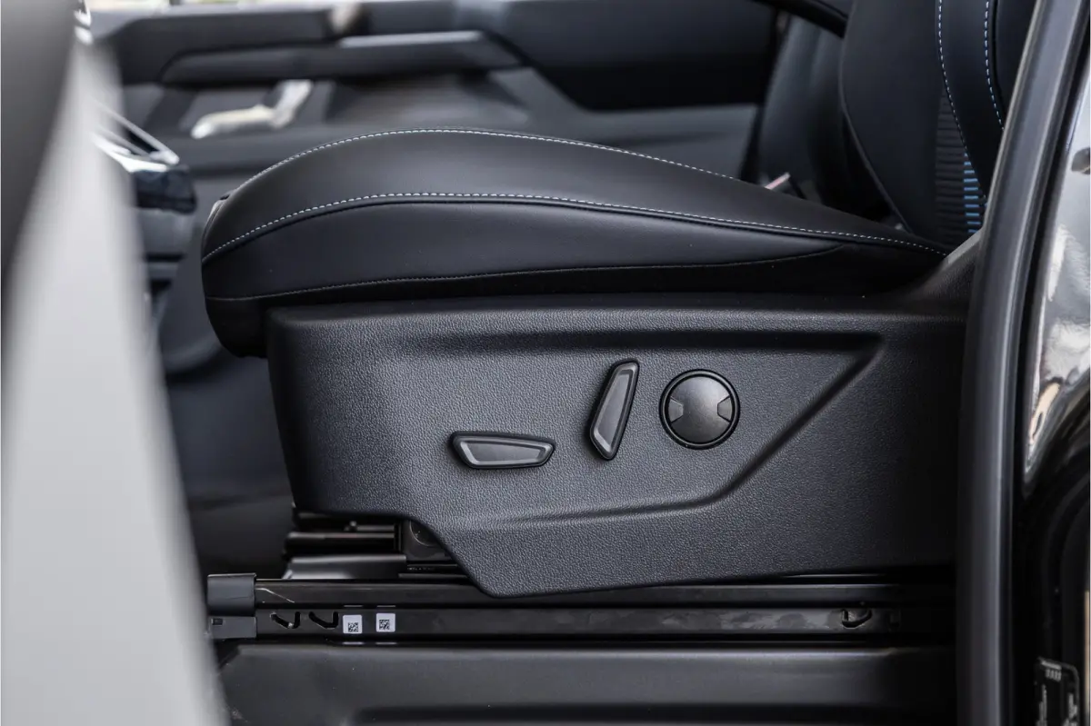 340 L2H1 DC Sport 65 kWh | Dubbel cabine | 350 KM Range | 360 Camera | Driving Assistant | L+R Schuifdeur | DSS LED | Middenconsole | 5-Zitter | Navigatie | CarPlay | ACC | Blind Spot | Stuu