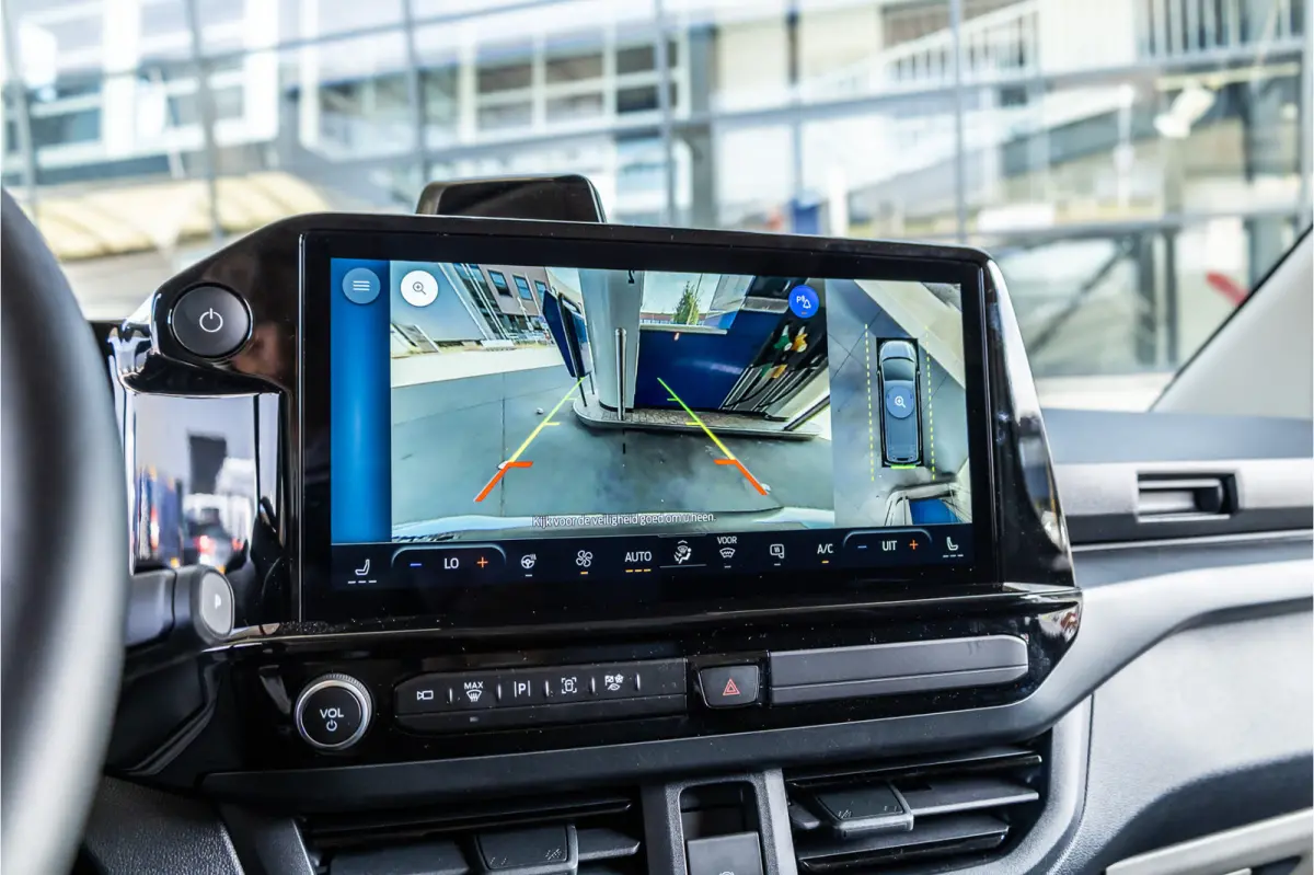 340 L2H1 DC Sport 65 kWh | Dubbel cabine | 350 KM Range | 360 Camera | Driving Assistant | L+R Schuifdeur | DSS LED | Middenconsole | 5-Zitter | Navigatie | CarPlay | ACC | Blind Spot | Stuu