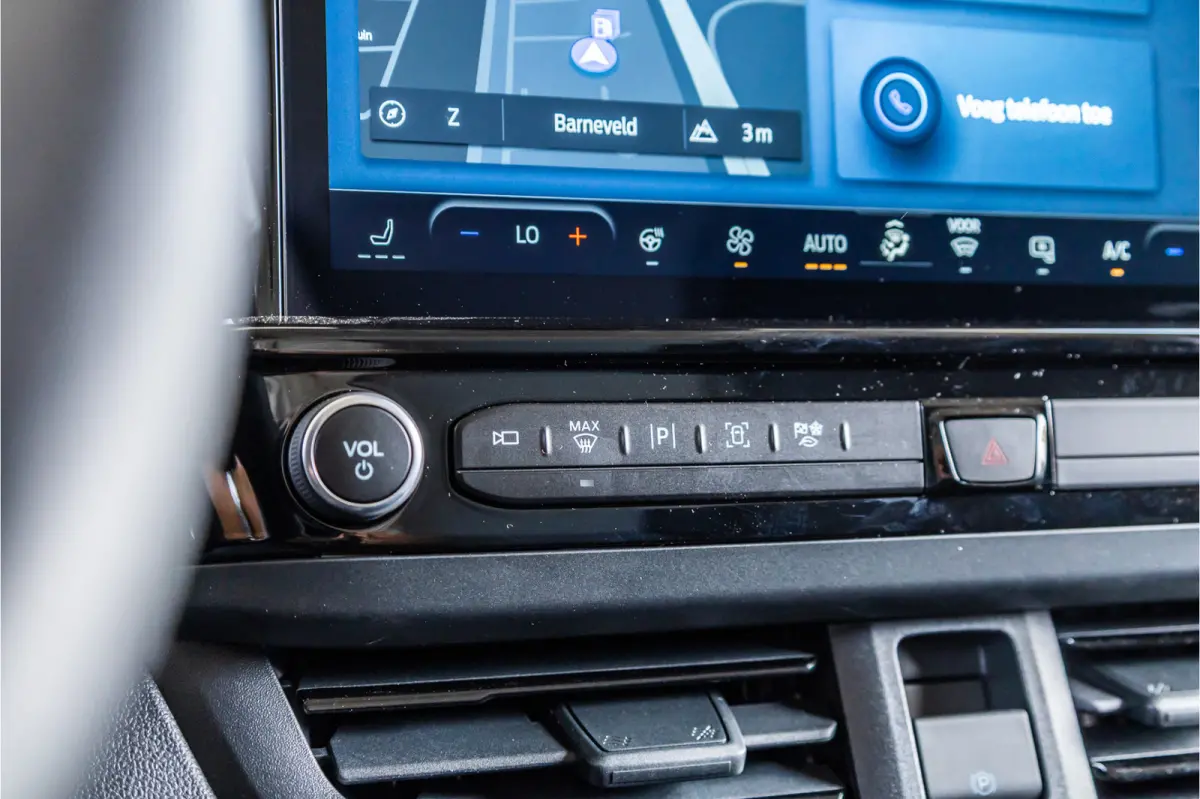 340 L2H1 DC Sport 65 kWh | Dubbel cabine | 350 KM Range | 360 Camera | Driving Assistant | L+R Schuifdeur | DSS LED | Middenconsole | 5-Zitter | Navigatie | CarPlay | ACC | Blind Spot | Stuu