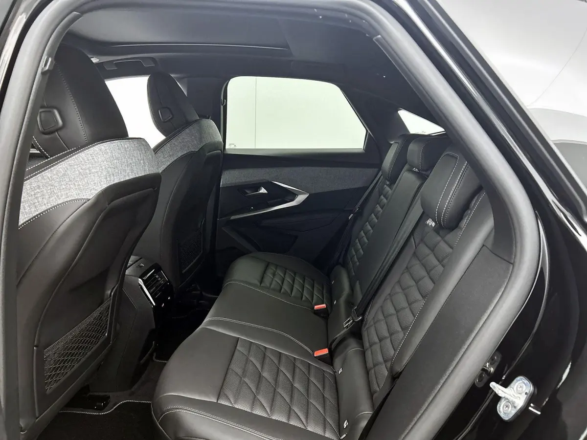 1.6 plug-in Hybrid 225pk GT Exclusive Automaat | Schuif-/Kanteldak | Elektrische Verstelb. Bestuurdersstoel | 360° Camera | Navigatie | Stoelverwarming Voor + Achter | Leder | Elektrische K