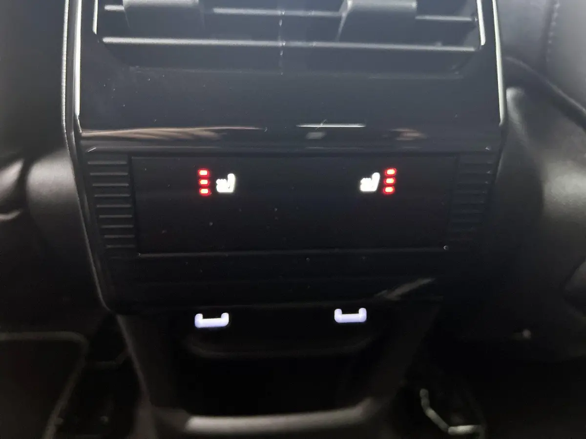 1.6 plug-in Hybrid 225pk GT Exclusive Automaat | Schuif-/Kanteldak | Elektrische Verstelb. Bestuurdersstoel | 360° Camera | Navigatie | Stoelverwarming Voor + Achter | Leder | Elektrische K