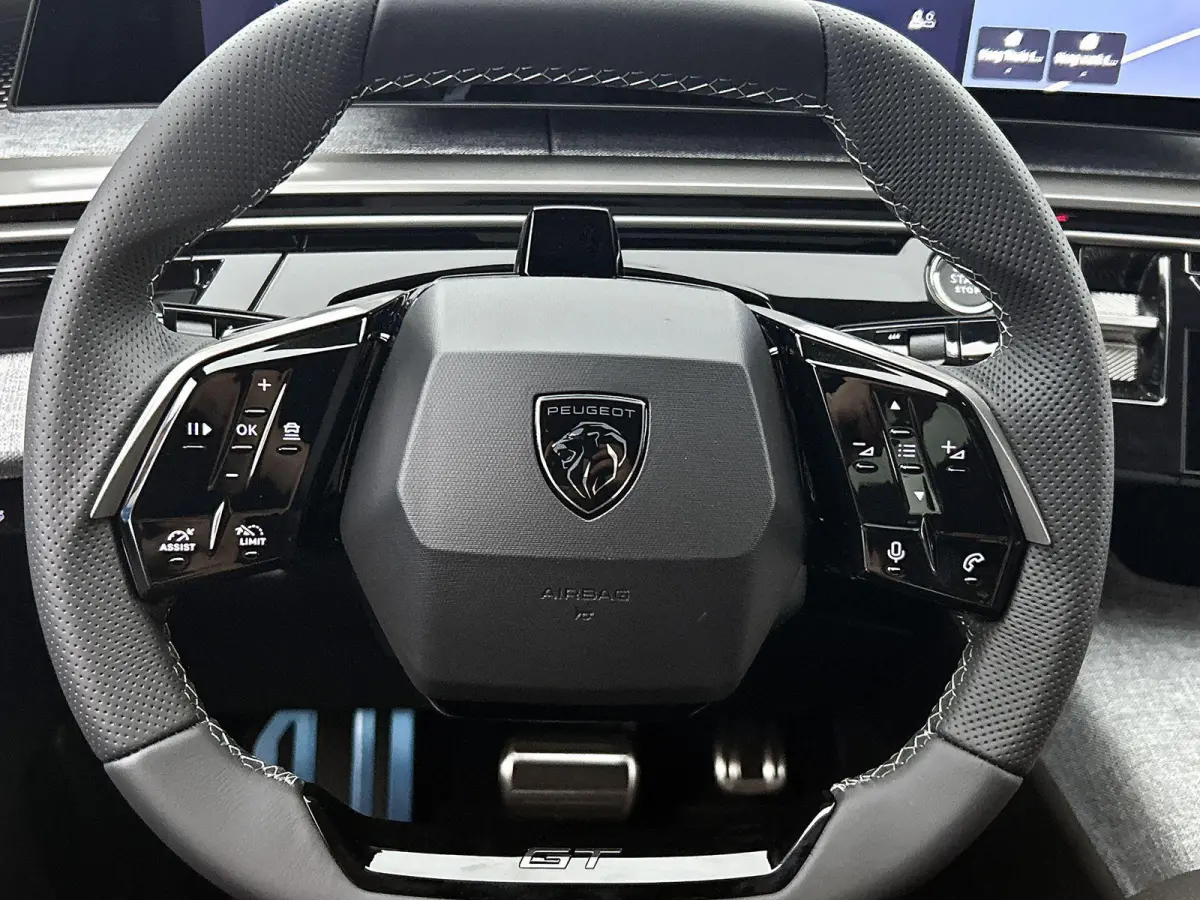 1.6 plug-in Hybrid 225pk GT Exclusive Automaat | Schuif-/Kanteldak | Elektrische Verstelb. Bestuurdersstoel | 360° Camera | Navigatie | Stoelverwarming Voor + Achter | Leder | Elektrische K