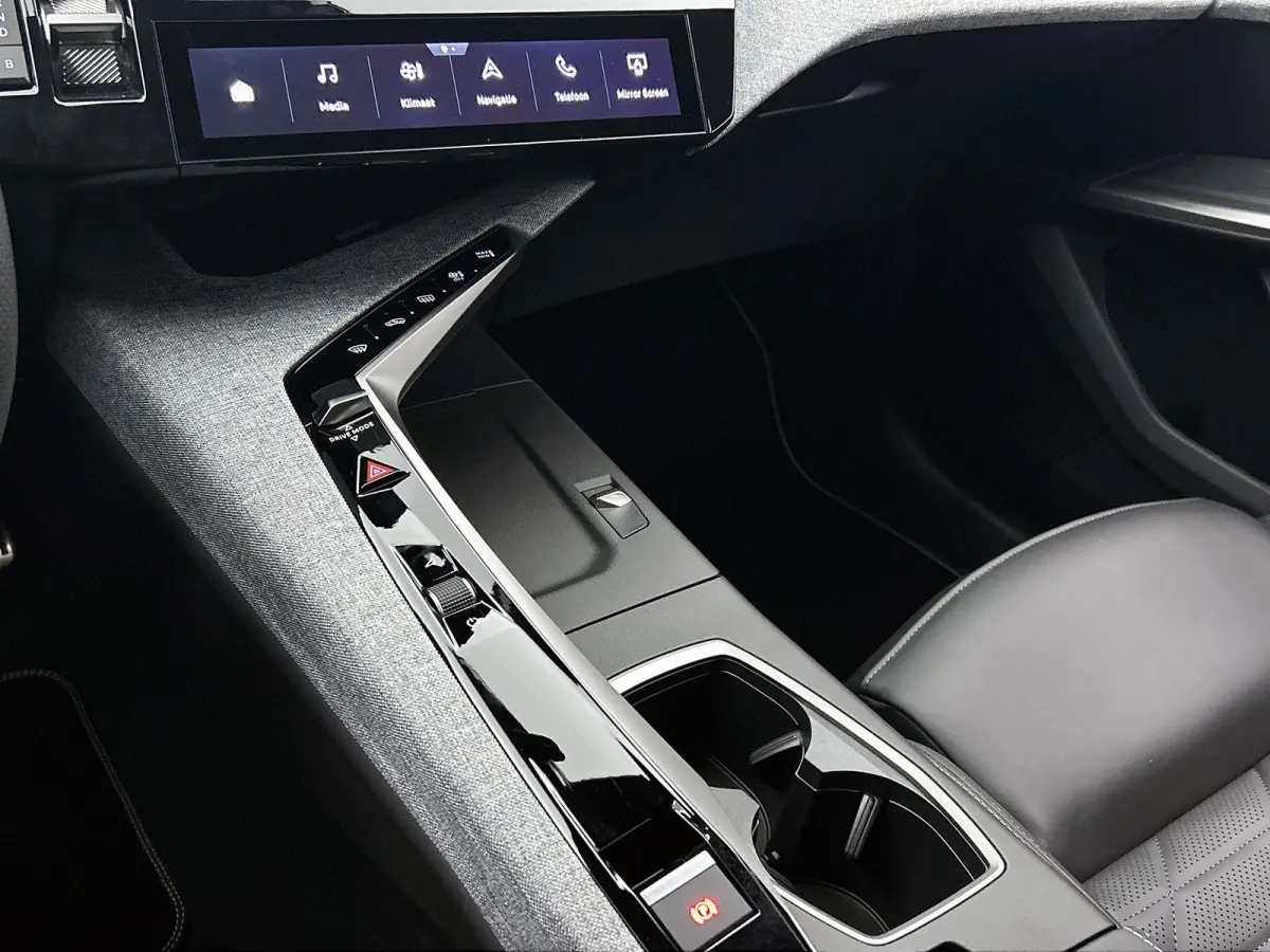 1.6 plug-in Hybrid 225pk GT Exclusive Automaat | Schuif-/Kanteldak | Elektrische Verstelb. Bestuurdersstoel | 360° Camera | Navigatie | Stoelverwarming Voor + Achter | Leder | Elektrische K