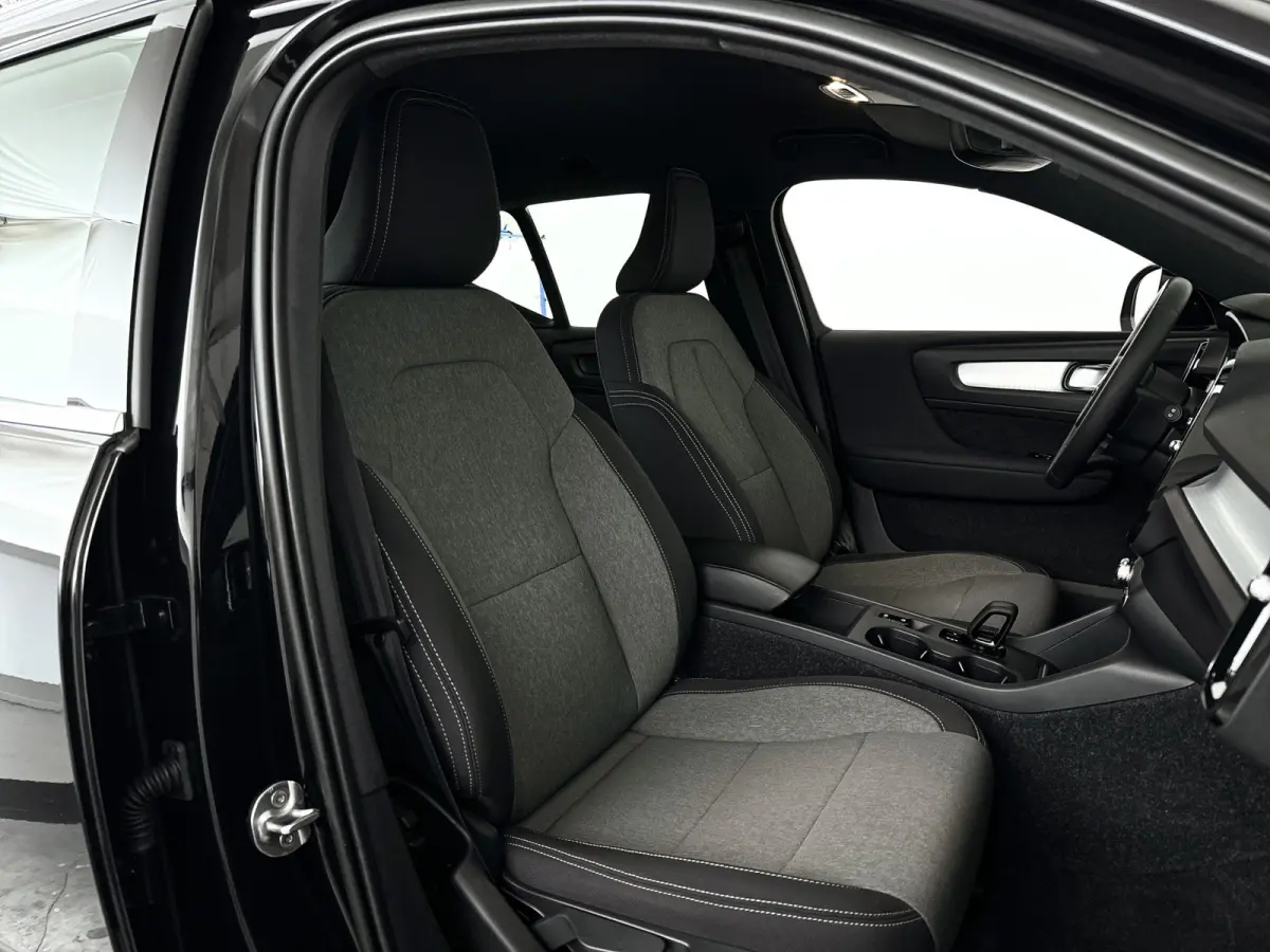 T4 Inscription Expression | Park assist | Cruise control | Climate control | Navigatie
