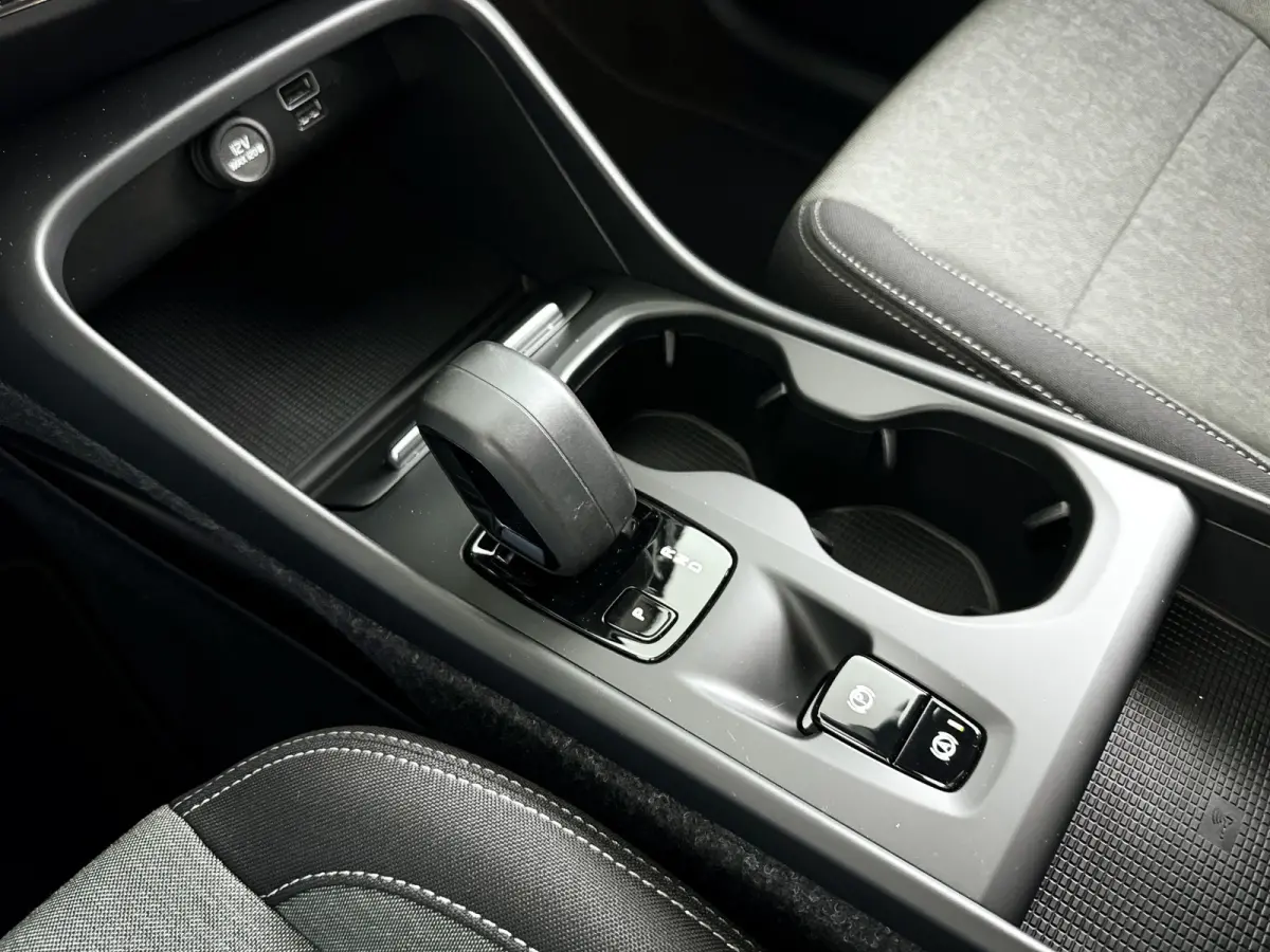 T4 Inscription Expression | Park assist | Cruise control | Climate control | Navigatie