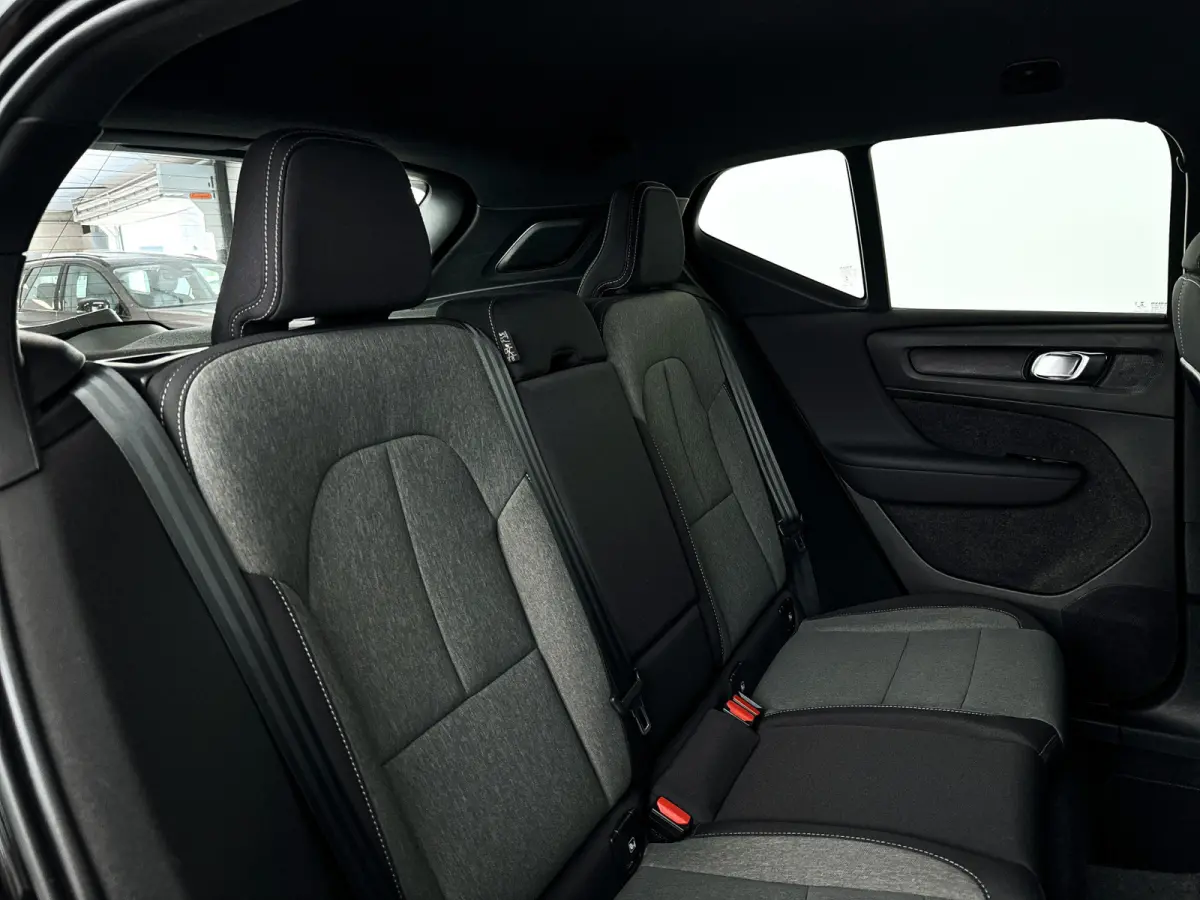 T4 Inscription Expression | Park assist | Cruise control | Climate control | Navigatie