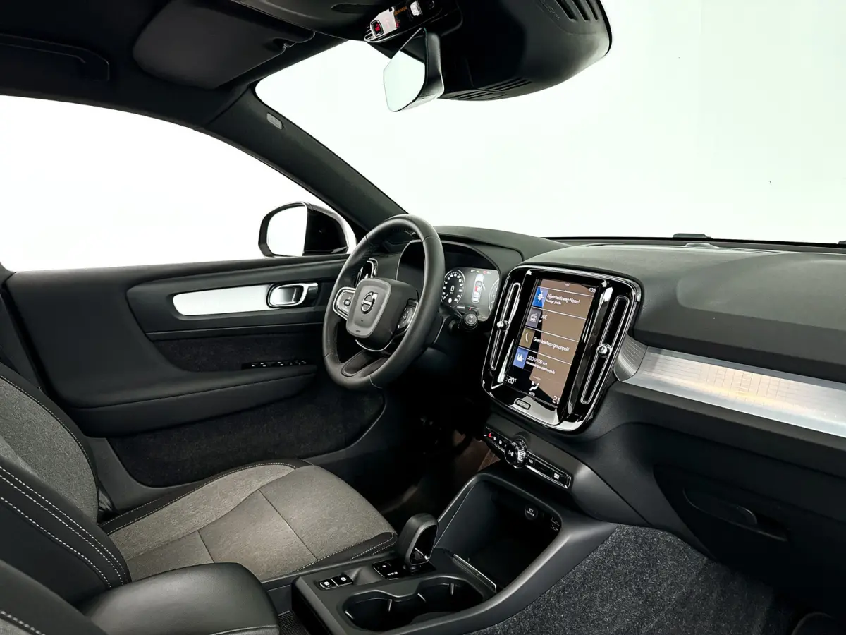 T4 Inscription Expression | Park assist | Cruise control | Climate control | Navigatie