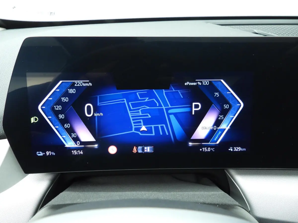 eDrive20 | SoH 97% | LED | Navigatie | Panoramadak | Sportstoelen | Shadow line | DAB | Alu 17inch