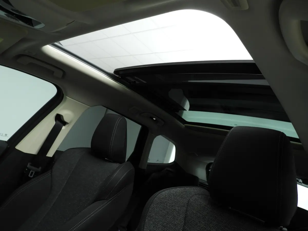 eDrive20 | SoH 97% | LED | Navigatie | Panoramadak | Sportstoelen | Shadow line | DAB | Alu 17inch