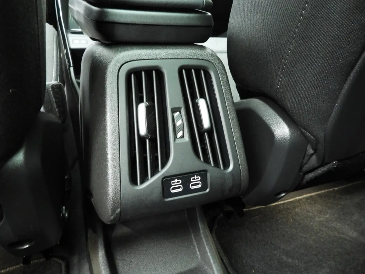 eDrive20 | SoH 97% | LED | Navigatie | Panoramadak | Sportstoelen | Shadow line | DAB | Alu 17inch